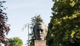 Bustul lui Mihai Eminescu din Jimbolia: eternul poet