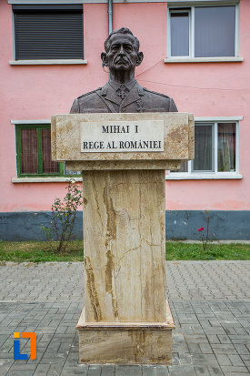 bustul-lui-mihai-i-rege-al-romaniei-din-copsa-mica-judetul-sibiu.jpg