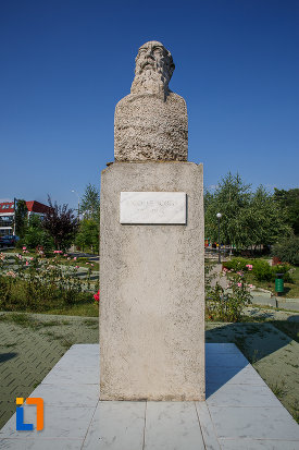 bustul-lui-nicolae-iorga-din-centrul-localitatii-valenii-de-munte-judetul-prahova.jpg