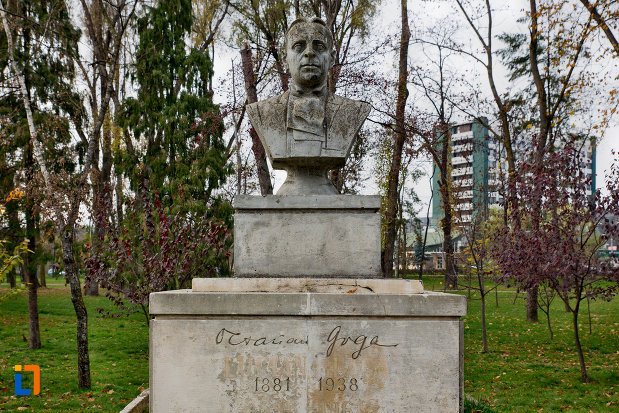 bustul-lui-octavian-goga-din-parcul-central-cluj-napoca-judetul-cluj.jpg