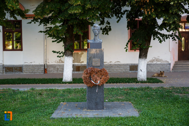 bustul-lui-petofi-sandor-din-jimbolia-judetul-timis.jpg