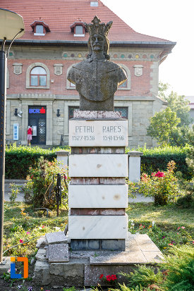 bustul-lui-petru-rares-din-radauti-judetul-suceava.jpg