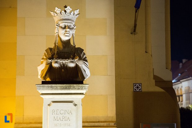 bustul-reginei-maria-din-alba-iulia-judetul-alba-noaptea.jpg