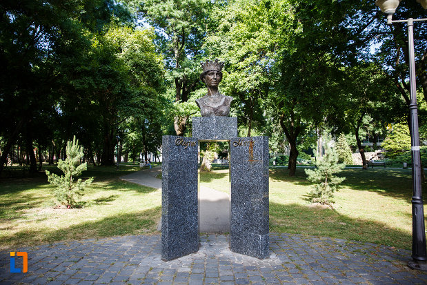 bustul-reginei-maria-din-timisoara.jpg