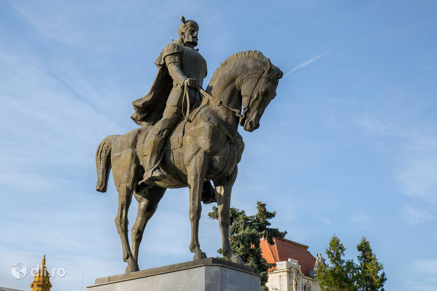 cal-si-domnitor-statuia-mihai-viteazu-din-oradea-judetul-bihor.jpg