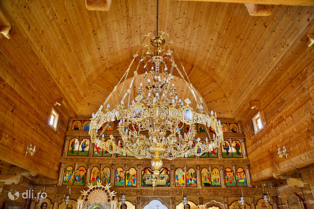 candelabrul-din-manastirea-ieud-judetul-maramures.jpg