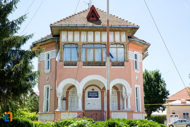 casa-bendic-azi-clubul-copiilor-din-targoviste-judetul-dambovita.jpg