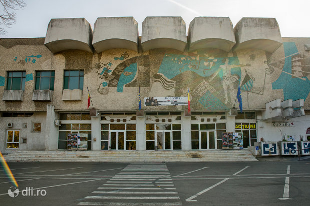 casa-de-cultura-a-sindictelor-din-oradea-judetul-bihor.jpg