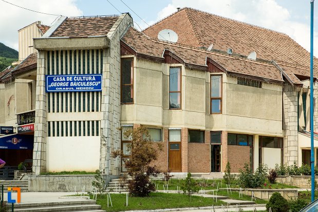 casa-de-cultura-din-nehoiu-judetul-buzau.jpg