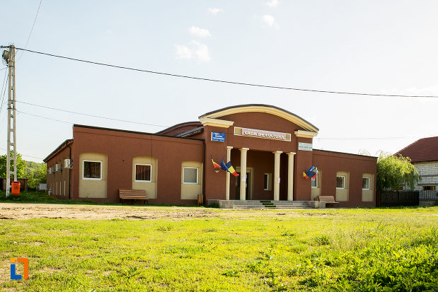 casa-de-cultura-din-ticleni-judetul-gorj.jpg
