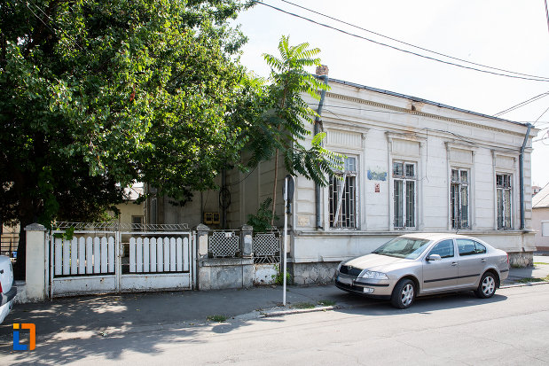 casa-fosta-administratie-financiara-municipala-din-calarasi-judetul-calarasi-vazuta-din-lateral.jpg