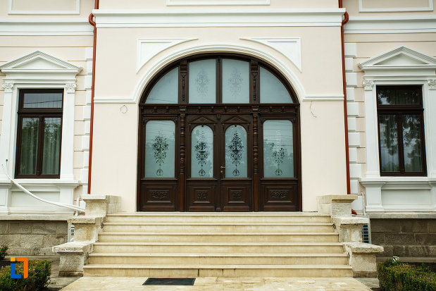 casa-ibraileanu-din-focsani-judetul-vrancea-fotografie-cu-intrarea-principala.jpg