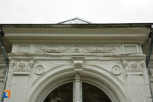casa-leon-cracalia-din-focsani-judetul-vrancea-detalii-arhitectonice.jpg