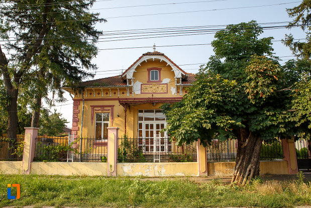 casa-linca-fost-notariat-din-rosiorii-de-vede-judetul-teleorman.jpg
