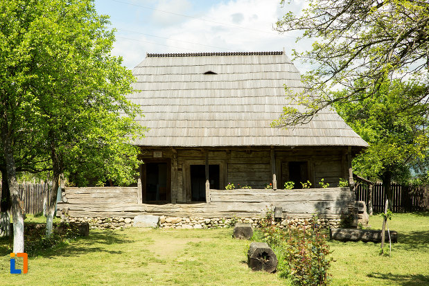 casa-memoriala-constantin-brancusi-din-hobita-judetul-gorj.jpg