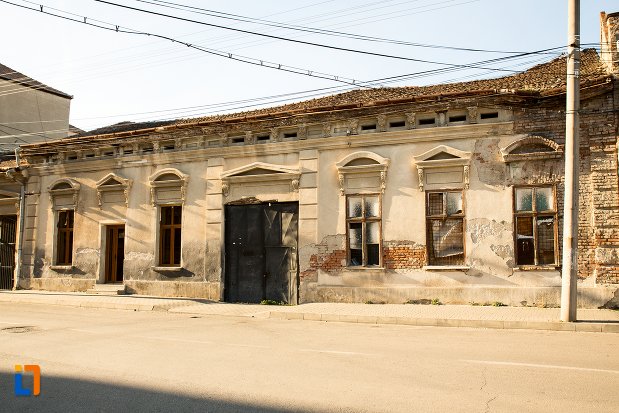 casa-monument-istoric-din-ansamblul-urban-str-primaverii-din-alba-iulia-judetul-alba.jpg