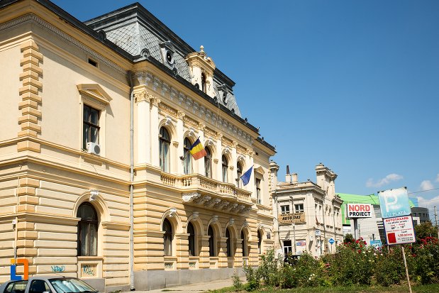 casa-moscovici-din-botosani-judetul-botosani-vazuta-din-lateral.jpg