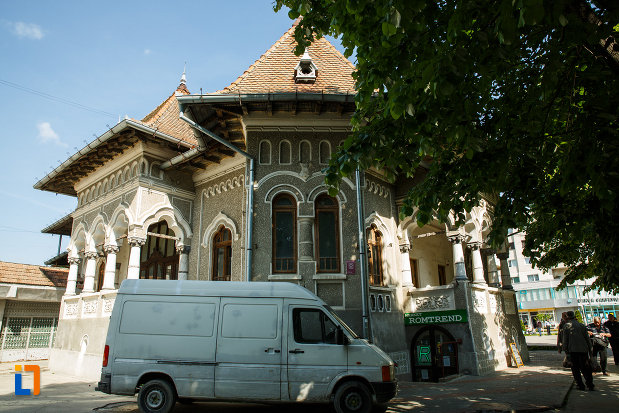 casa-nae-petcu-din-dragasani-judetul-valcea-vazuta-din-lateral.jpg