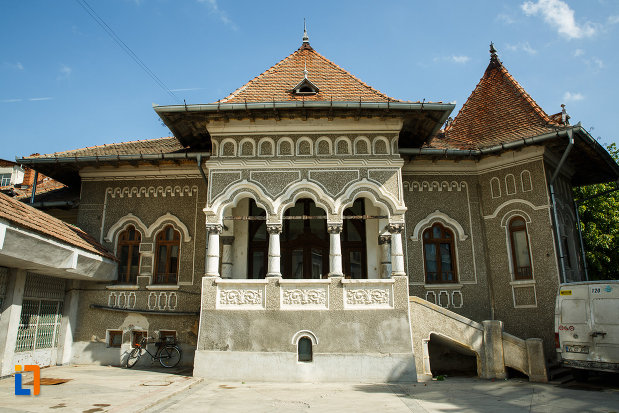 casa-nae-petcu-din-dragasani-judetul-valcea.jpg