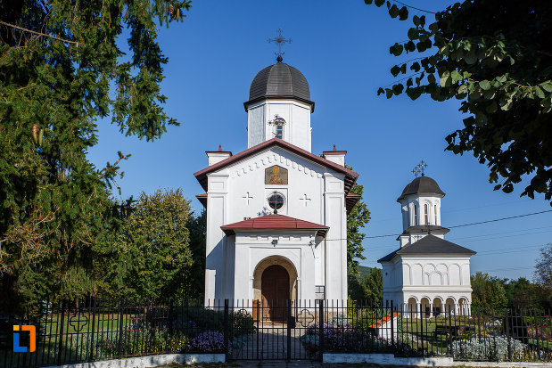 casa-parohiala-si-biserica-sf-nicolae-din-campina-judetul-prahova.jpg