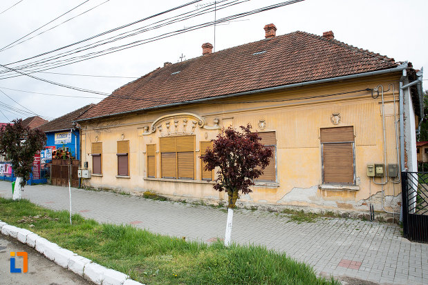 casa-pavel-milasevici-din-otelu-rosu-judetul-caras-severin-vazuta-din-lateral.jpg