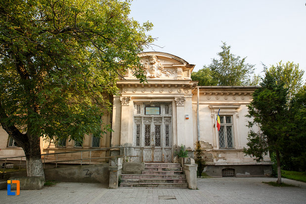 casa-prefectului-azi-administratia-financiara-1880-din-turnu-magurele-judetul-teleorman.jpg