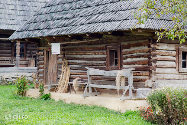 casa-si-lavita-din-muzeul-etnografic-ples-din-ieud-judetul-maramures.jpg