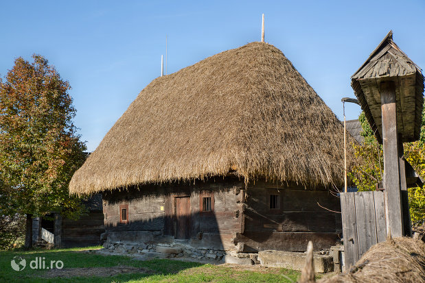 casa-stan-muzeul-satului-din-sighetu-marmatiei-judetul-maramures.jpg