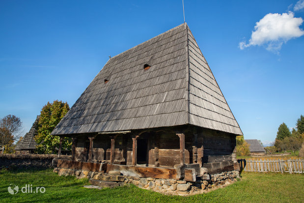 casa-tiplea-muzeul-satului-din-sighetu-marmatiei-judetul-maramures.jpg