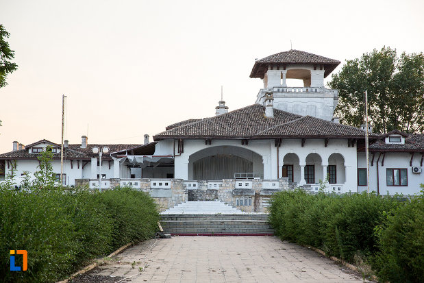 castelul-din-mamaia-judetul-constanta.jpg