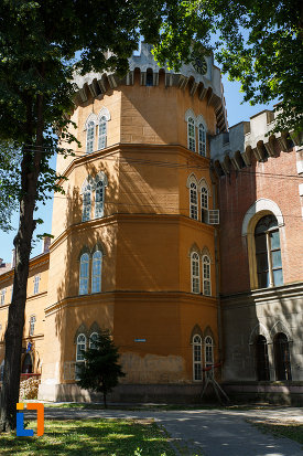 castelul-huniade-din-timisoara-judetul-timis-vazut-din-spate.jpg