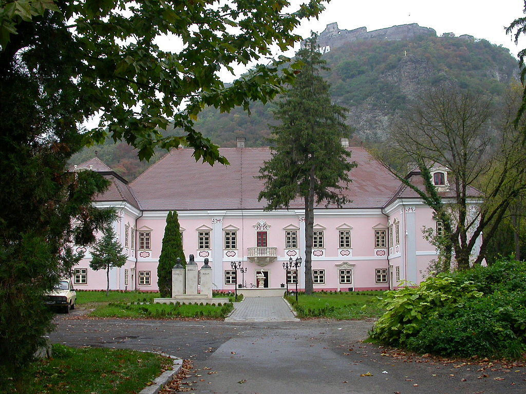 castelul-magna-curia-castelul-bethlen-din-deva-judetul-hunedoara