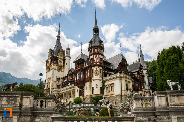 castelul-peles-din-sinaia-judetul-prahova-fotografiat-din-gradina.jpg