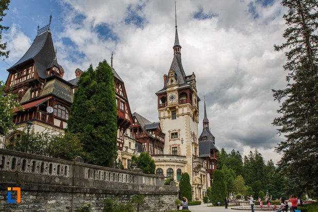 castelul-peles-din-sinaia-judetul-prahova-monument-istoric.jpg