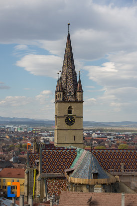 catedrala-evanghelica-sf-maria-din-sibiu-judetul-sibiu-fotografiata-de-la-inaltime.jpg