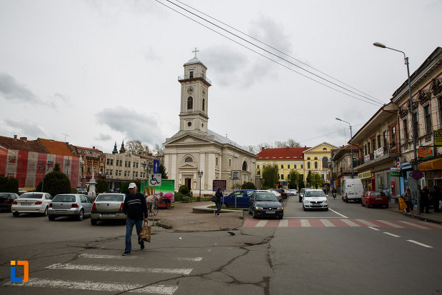 catedrala-greco-catolica-pogorarea-sf-duh-din-lugoj-judetul-timis-imagine-de-la-distanta.jpg