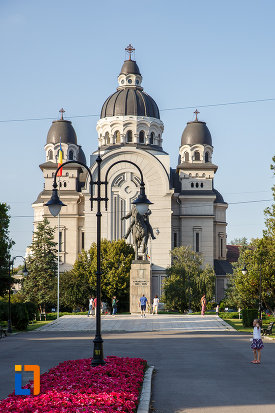 catedrala-ortodoxa-inaltarea-domnului-din-targu-mures-judetul-mures-vazuta-din-fata.jpg