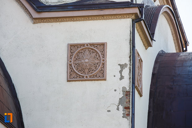 catedrala-ortodoxa-sf-arhangheli-mihail-si-gavril-din-orastie-judetul-hunedoara-careu-decorativ.jpg