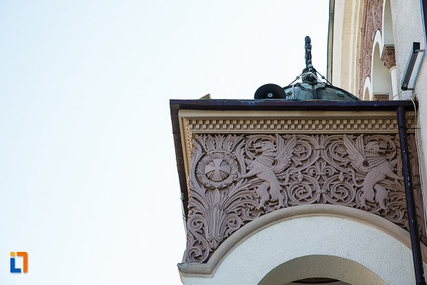catedrala-ortodoxa-sf-arhangheli-mihail-si-gavril-din-orastie-judetul-hunedoara-detaliu-decorativ.jpg
