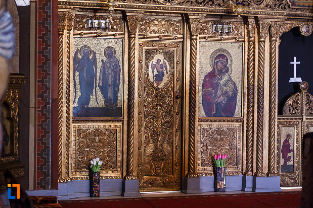 catedrala-ortodoxa-sf-arhangheli-mihail-si-gavril-din-orastie-judetul-hunedoara-locul-pentru-spovedanie.jpg