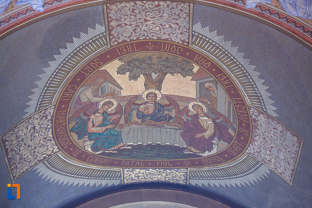catedrala-ortodoxa-sf-arhangheli-mihail-si-gavril-din-orastie-judetul-hunedoara-sfanta-treime.jpg