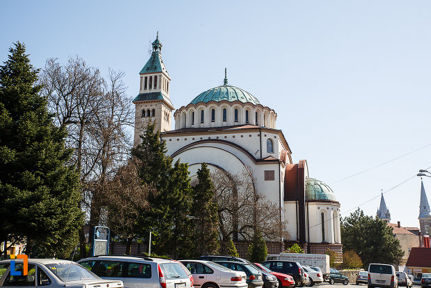 catedrala-ortodoxa-sf-arhangheli-mihail-si-gavril-din-orastie-judetul-hunedoara.jpg
