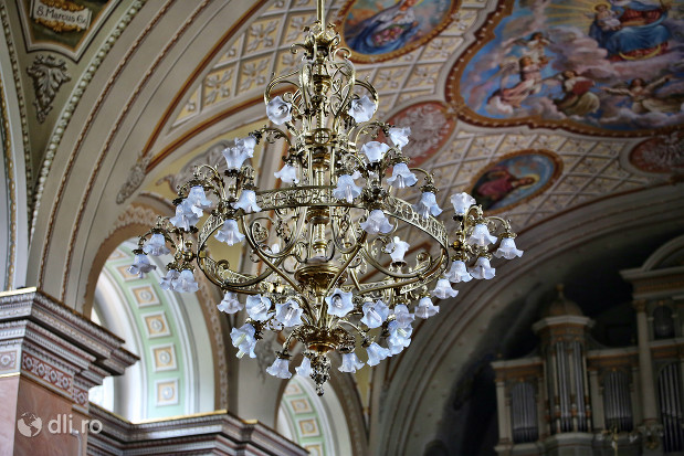 catedrala-romano-catolica-dieceza-de-satu-mare-candelabru.jpg