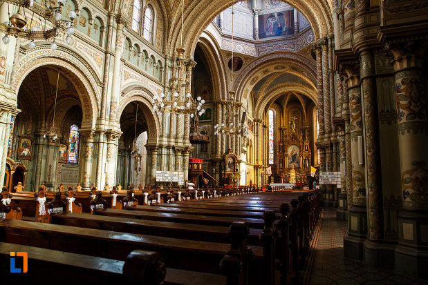catedrala-romano-catolica-millenium-din-timisoara-judetul-timis-partea-stanga-din-interior.jpg