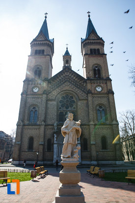 catedrala-romano-catolica-si-statuia-sf-ioan-nepomuc-din-timisoara-judetul-timis.jpg