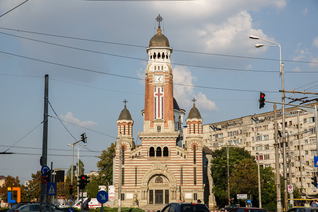 catedrala-sf-ioan-botezatorul-din-ploiesti-judetul-prahova-fotografiata-din-fata.jpg