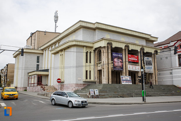 cazinoul-functionarilor-azi-teatrul-i-d-sarbu-din-petrosani-judetul-hunedoara-aflat-la-intersectie-de-drumuri.jpg