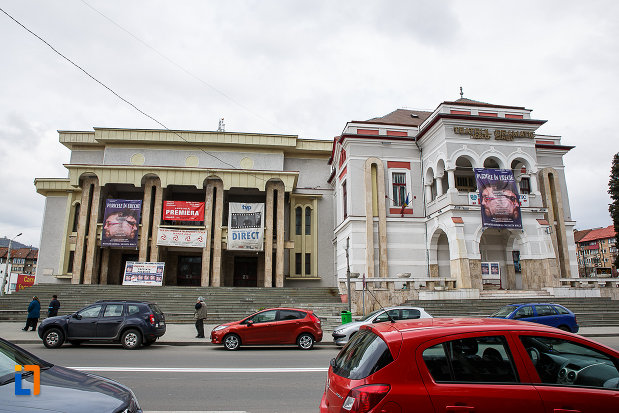 cazinoul-functionarilor-azi-teatrul-i-d-sarbu-din-petrosani-judetul-hunedoara-fatada-principala.jpg