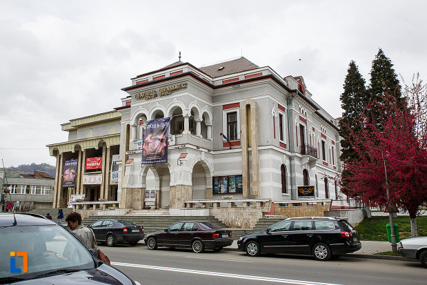 cazinoul-functionarilor-azi-teatrul-i-d-sarbu-din-petrosani-judetul-hunedoara-vazut-din-lateral.jpg