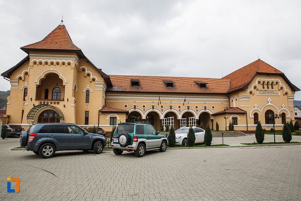 cazinoul-muncitoresc-din-petrosani-judetul-hunedoara.jpg